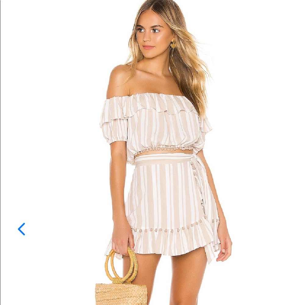 x REVOLVE Alicia Top & skirt in Nude Stripe
Lovers and Friends
Color:Nude Stripe